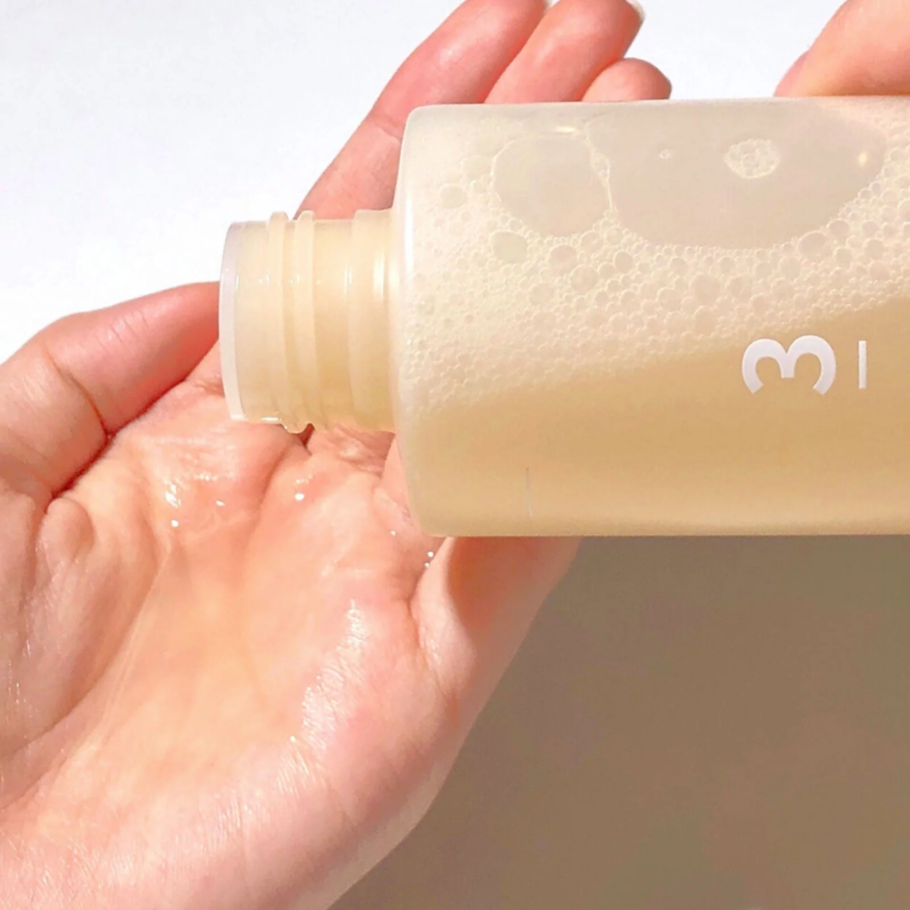NUMBUZIN SUPER GLOWING ESSENCE TONER NIACINAMIDE 3 200ML